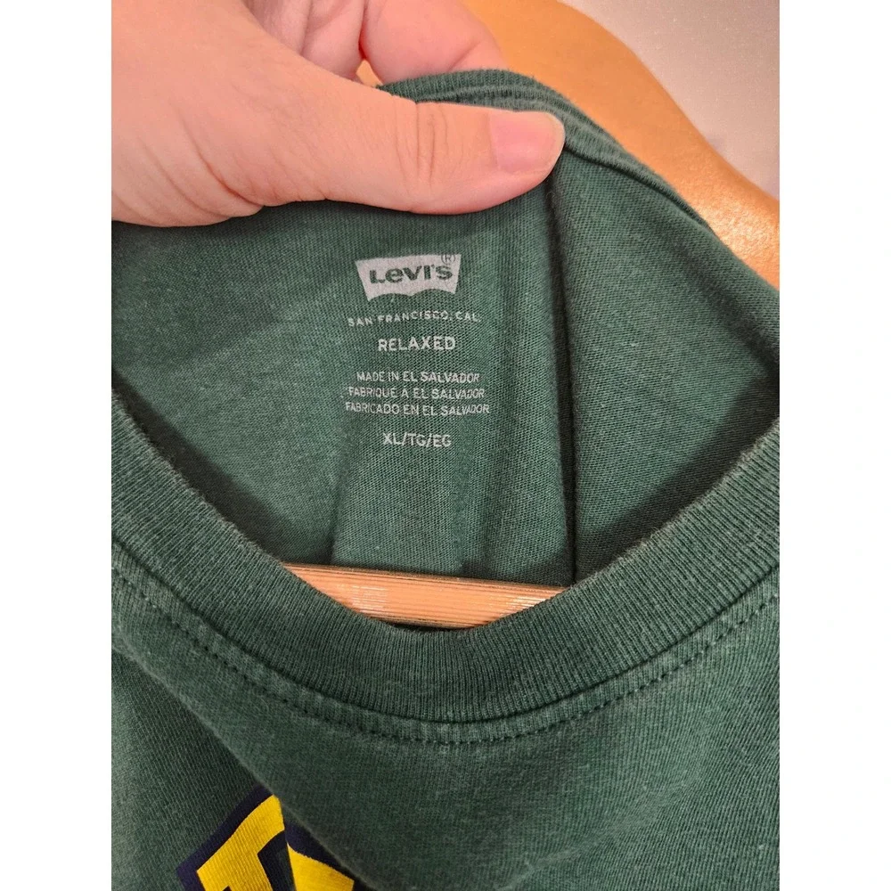 Levis T Shirt XL Green Relaxed Fit Mountain Graphic Arch Logo Short Sleeve Tee